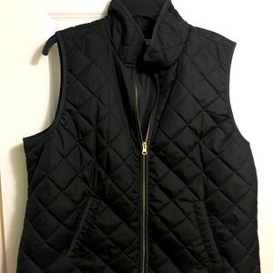 Black quilted Old Navy vest in XL - great for fall & winter